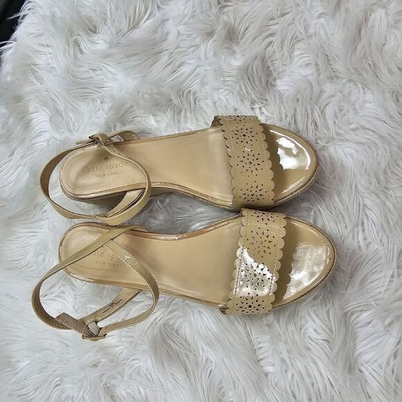 Kate Spade Espadrilles Wedge Mennie Sandals Size 8.5 Beige Floral Patent Leather - Picture 1 of 8